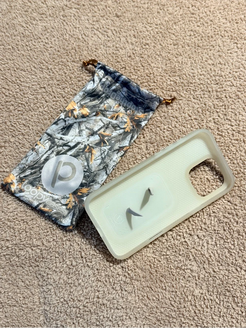 Loopy Case Tree Camo - Apple / iPhone 16 Pro Max (6.9